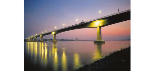 friendship bridge over mekong river thailand