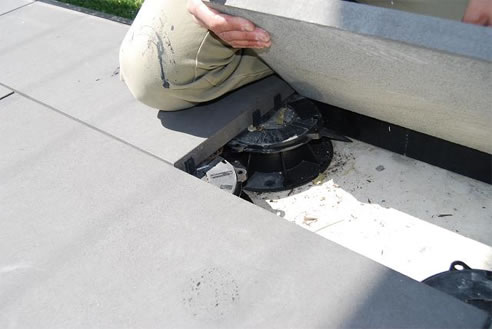 adjustable pedestals for rooftop paving