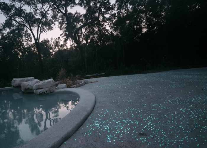 Schneppa Glass Adds Nighttime Illumination to Pool Design with PolyGlow™ Marine