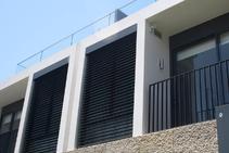 	Light Control Design Assistance with External Venetian by Maxim Louvres	