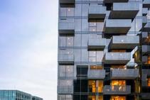 	Slim-Line Front Glazed Post, Free-Floating Mesh Sheets Application From Axiom Group	