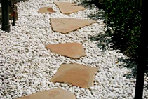 Indo Cream Garden Pebbles from DecoR Stone
