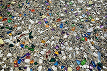 Bespoke Coloured Glass & Concrete Surfaces by Schneppa Glass