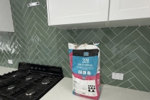 Contractor Grade Adhesive for Ceramic Tiles by Laticrete