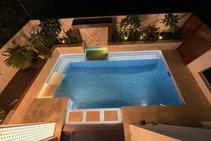 	Swimming Pool Tiling Project for Australian Home by Laticrete	