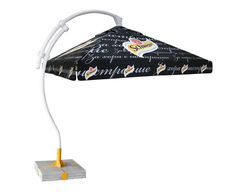 cantilevered shade umbrella