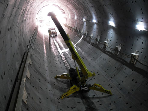 spider mini crawler crane in brisbane airport link tunnel