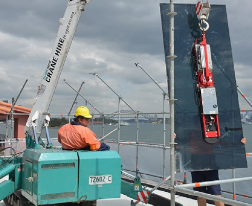 glass lifting with mini crane