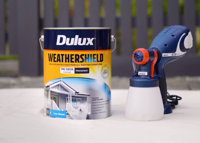 How to Spray Paint Fences with Dulux