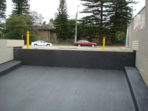 flip up auto flood barrier