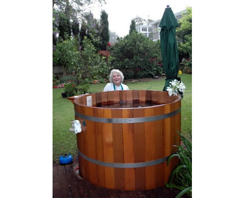 outdoor cedar hot tub