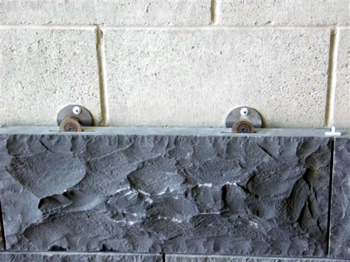 stone fixing mechanism