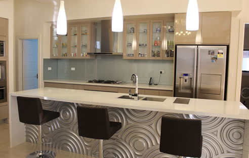 kitchen bar with metallic circle 3d wall panels