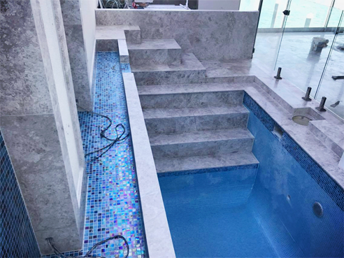 Glass mosaic tiling from LATICRETE