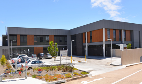 mona vale hospital timber look aluminum beams