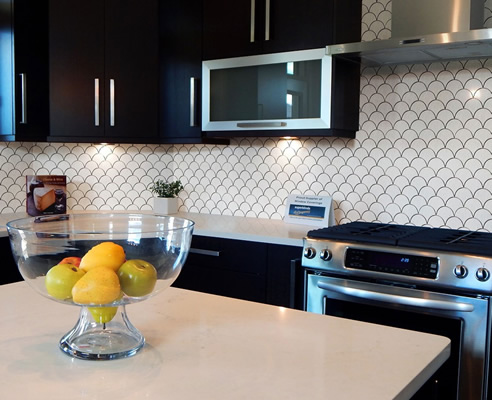 fish scale tiled kitchen splashback