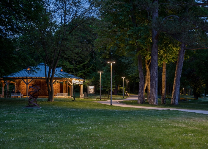 Energy Efficient Pole Luminaire for Parks by WE-EF