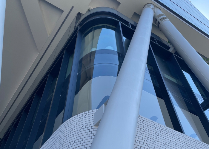 Dual-Fabric Roller Blinds for Diagrid Design by Verosol