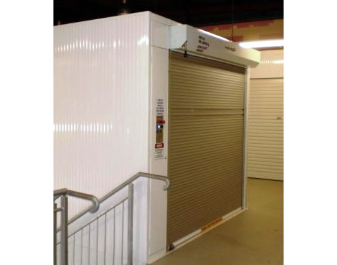 freestanding goods lift