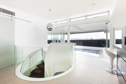 curved frameless glass balustrade