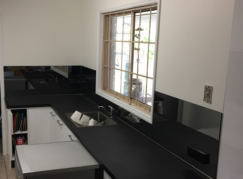 black glass kitchen splashback