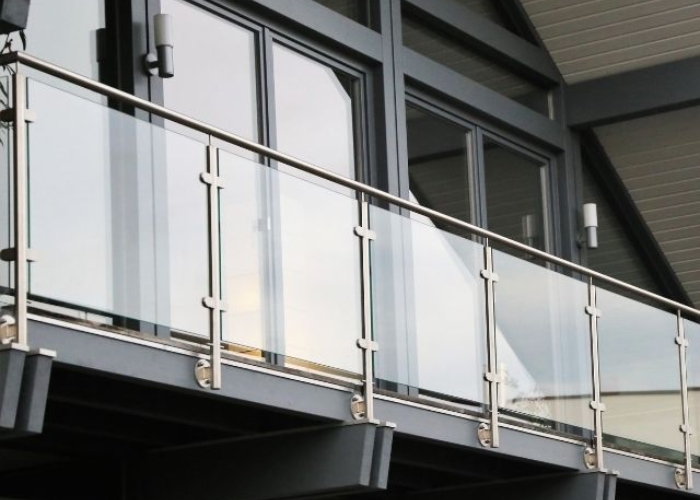 Lightweight Aluminium Balustrade for Balconies by Ullrich Aluminium