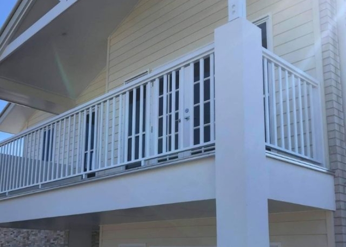 Lightweight Aluminium Balustrade for Balconies by Ullrich Aluminium