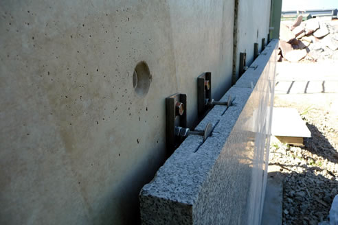 stoneclips holding heavy granite panel