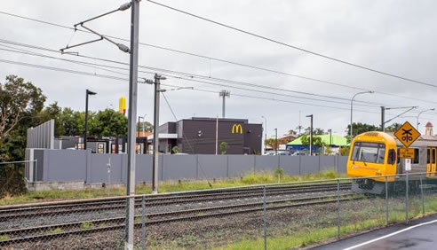 train noise barrier wall