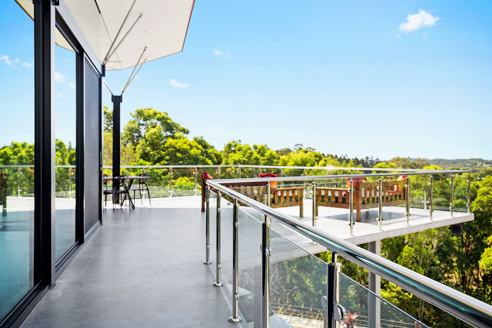 Glass panelling balustrade from Miami Stainless