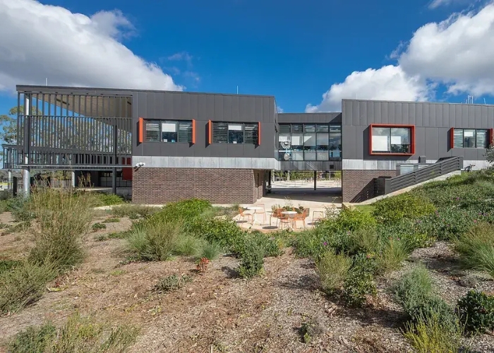 Smart Air Quality Automation for School Ventilation by Safetyline Jalousie