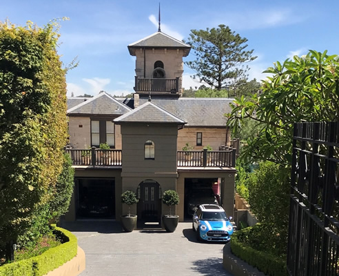 rectangle cobblestone driveway