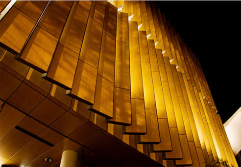 solar-tracking timber louvre system