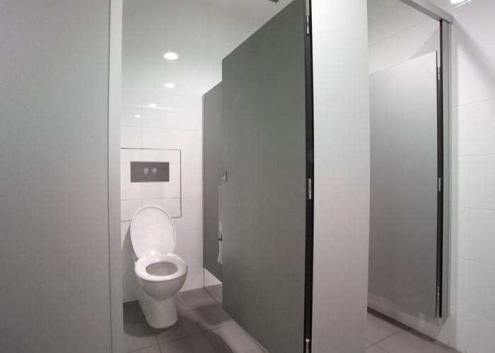 Toilet and Shower Cubicles for Hospitals by Flush Partitions