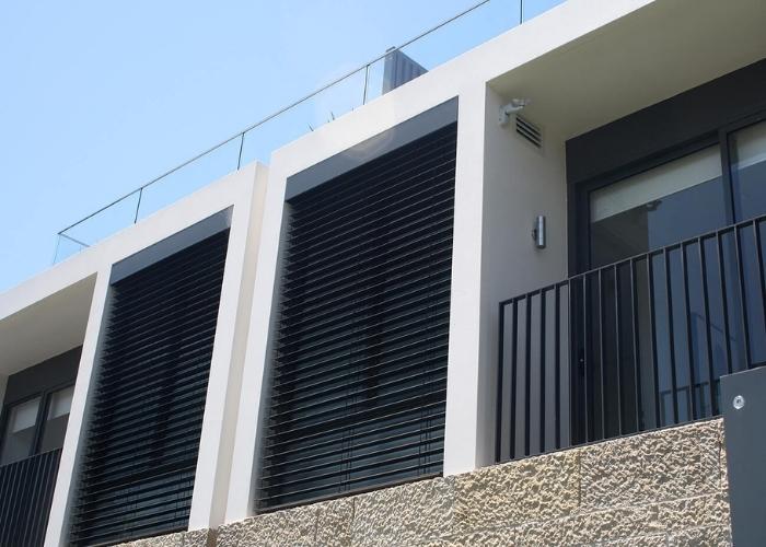 Light Control Design Assistance with External Venetian by Maxim Louvres