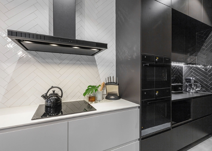 Rise of Black Rangehoods in Modern Kitchens by Schweigen