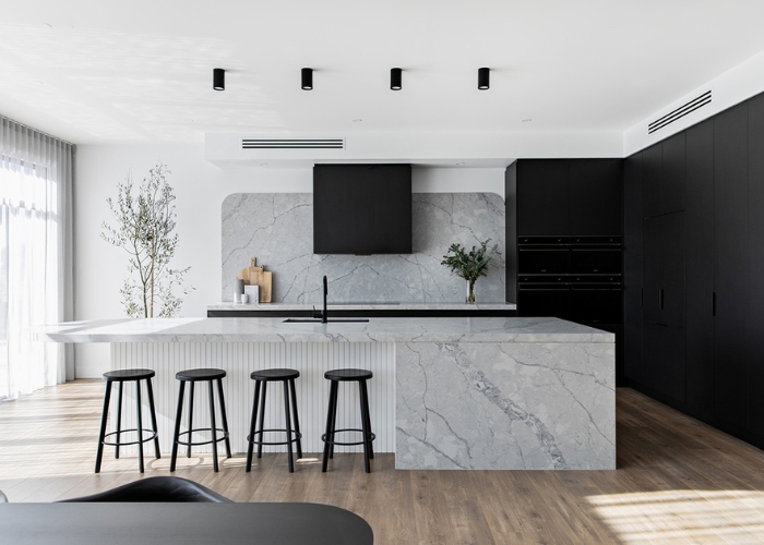 Rise of Black Rangehoods in Modern Kitchens by Schweigen