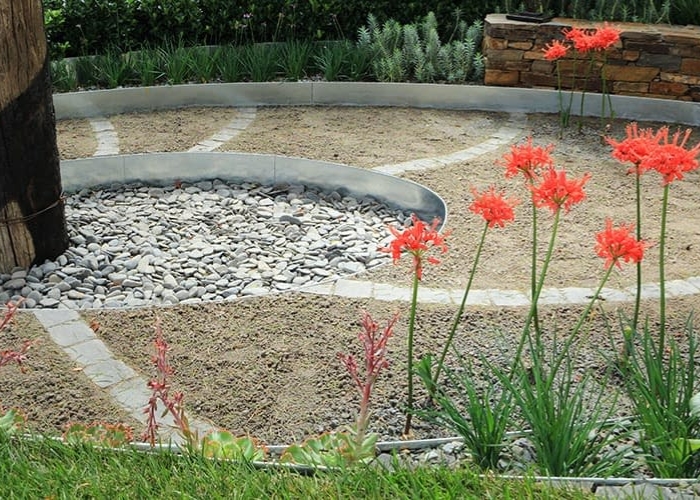 Edging System for Garden Beds by FormBoss