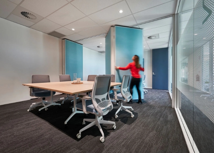 Soundproof Operable Walls for Meeting Rooms by Bildspec