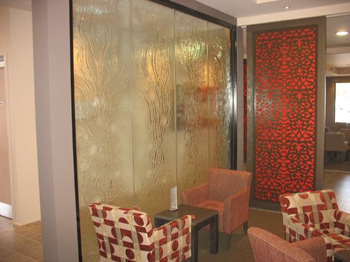 textured glass divider in restaurant