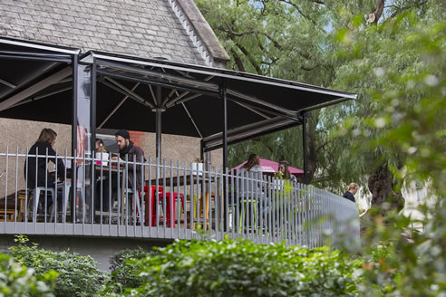 shade umbrella with side curtains