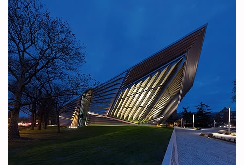 light columns exterior broad art museum michigan