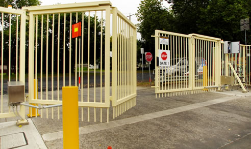 bi-fold swing gates trackless