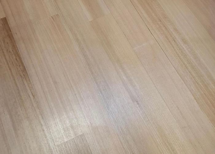 Remove Rubber Mat Stain on Timber Floor with KUNOS Natural Oil Sealer by Livos
