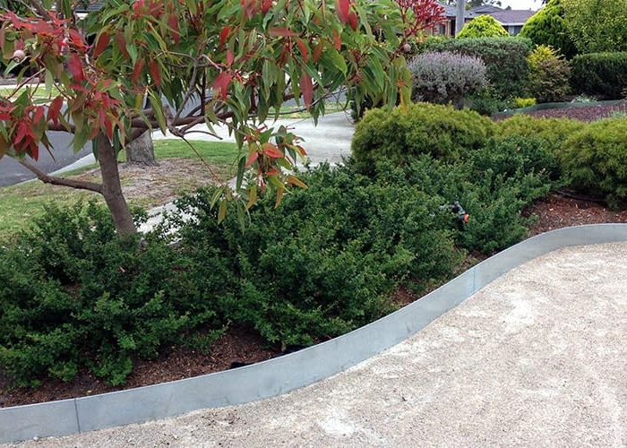 Smart Connectors for Metal Garden Edging by Formboss