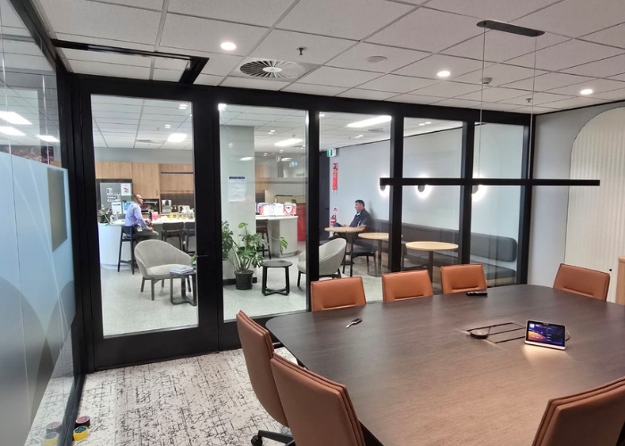 Centre-stacking Operable Walls for Office Spaces from Bildspec