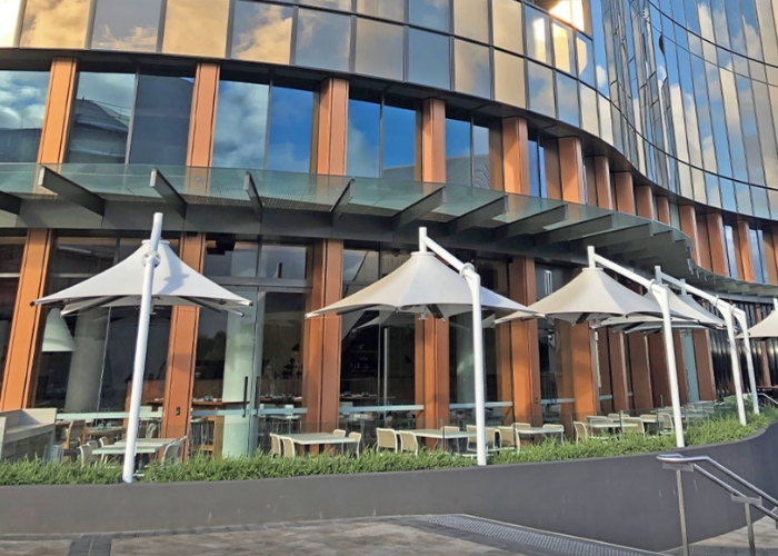 Commercial Cantilever Umbrella for Outdoor Dining by MakMax Australia
