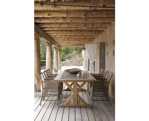 outdoor dining table