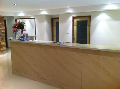 cladstone reception desk