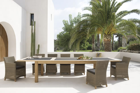 manutti dining table